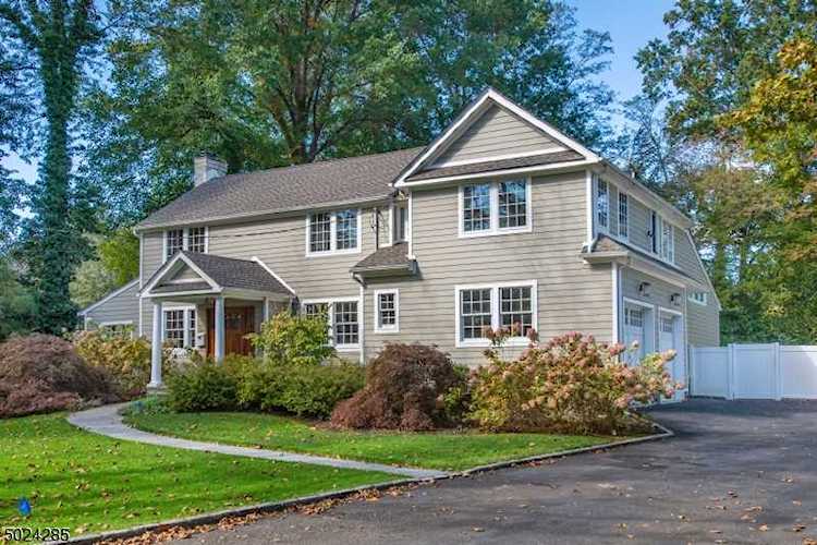 7 West Dr Livingston Twp., NJ 07039