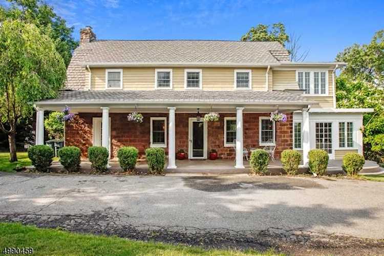 6 Arigot Ct Hillsdale Boro, NJ 07642