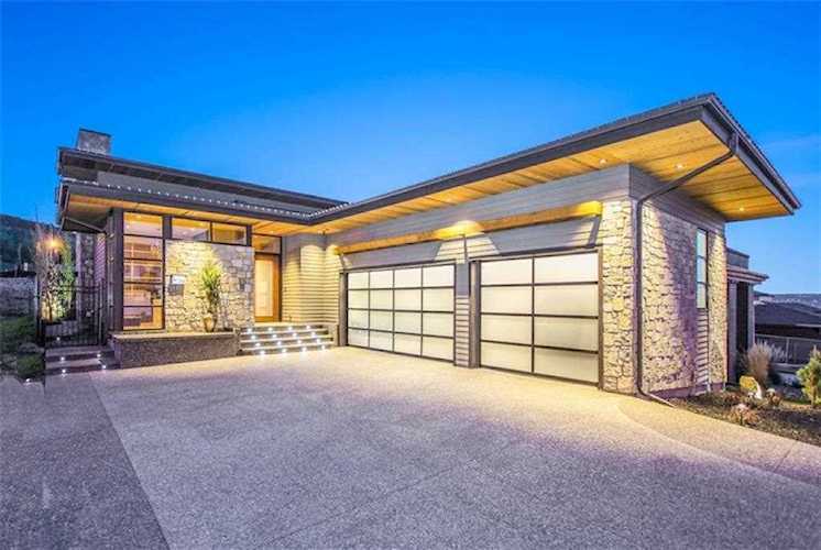 577 Patterson Grove SW Calgary, AB T3H 3N6