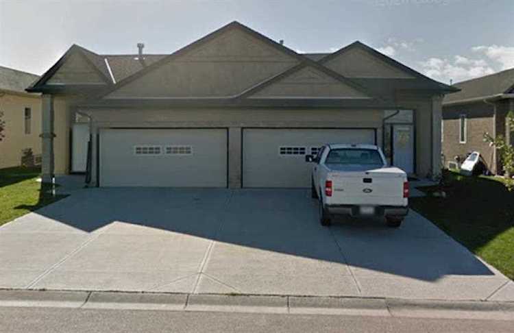 515 East Lakeview Place, Chestermere Real Estate Homes - MyFriendfernando Photo 1