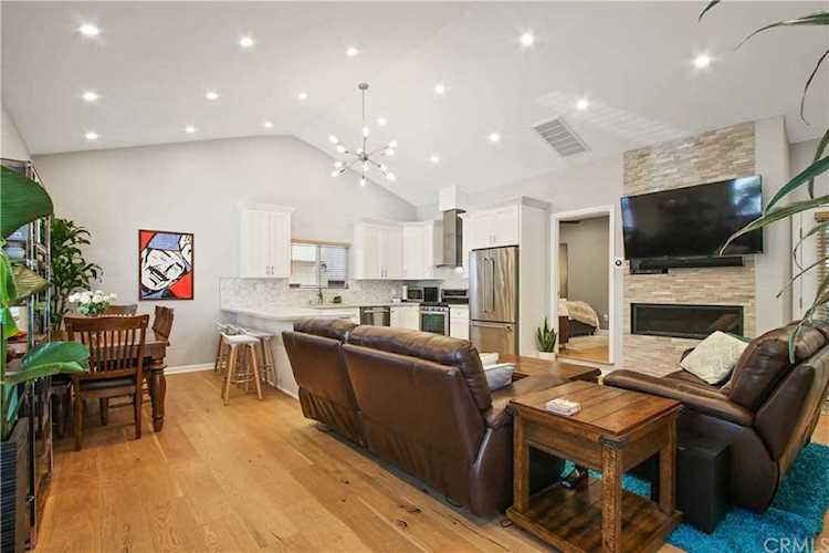 6158 Glen Oak Street Los Angeles, CA 90068