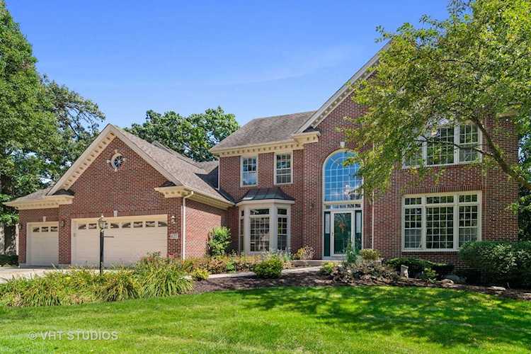 627 Christopher Ln Carol Stream, IL 60188
