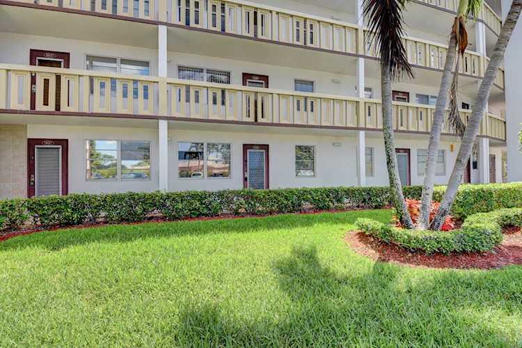 1026 Guildford B #B Boca Raton, FL 33434