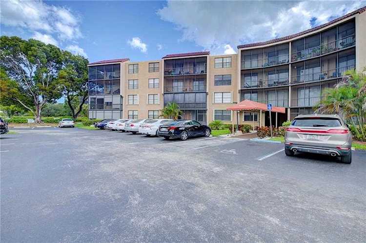 3900 N Hills Dr #114 Hollywood, FL 33021