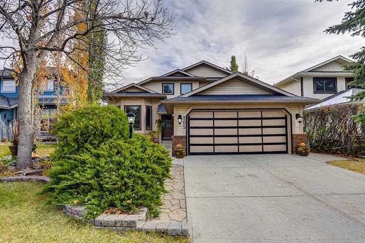 105 Shannon Circle SW Calgary, AB T2Y 2K4