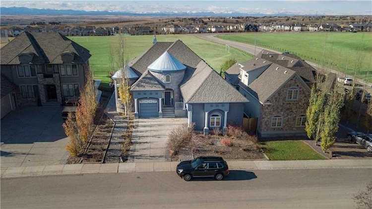 7 Rockcliff Landing NW Calgary, AB T3G 5Z5