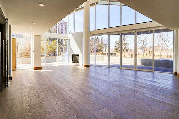 738 1 Ave SW #106 Calgary, AB T2P 5G8