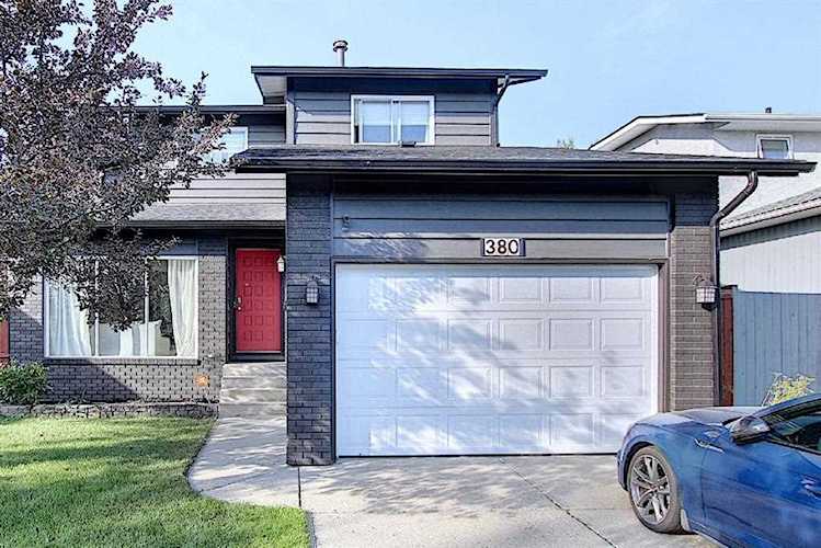 380 Woodfield Rd SW Calgary, AB T2W 3W1