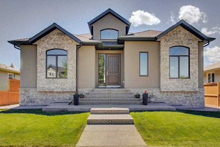 229 27 Ave NE Calgary, AB T2E 2A1