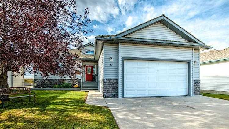 47 Strathmore Lakes Crescent Strathmore, AB T1P 1R1