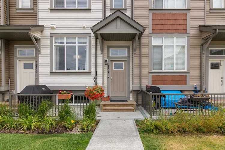 207 Copperstone Park SE Calgary, AB T2Z 5E4