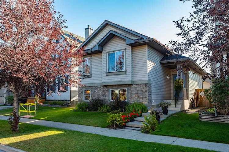 856 Prestwick Circle SE Calgary, AB T2Z 4K7