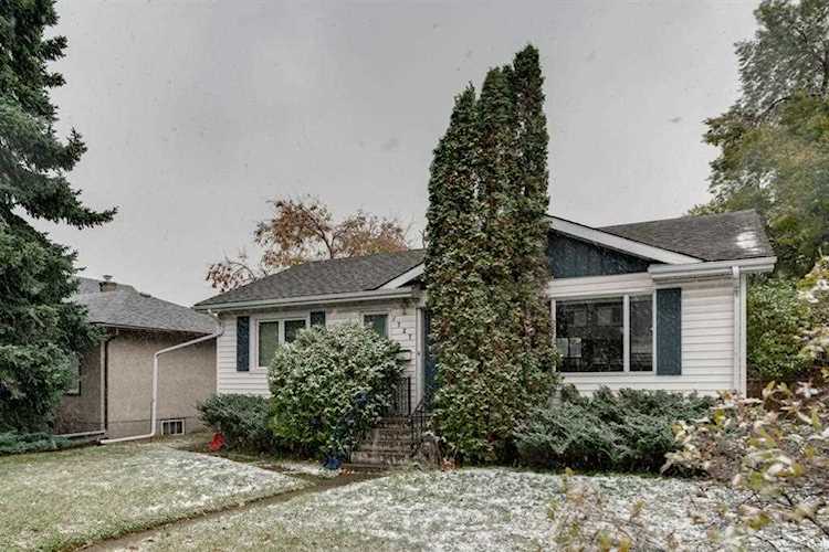 1727 20 Ave NW Calgary, AB T2M 1H2