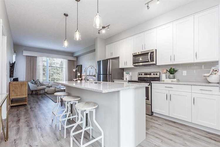71 Shawnee Common SW #106 Calgary, AB T2Y 0R2