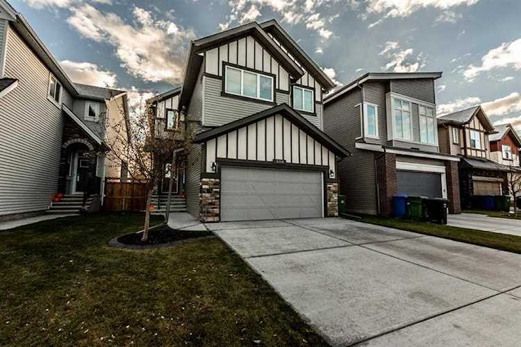 208 Walgrove Heath SE Calgary, AB T2X 2J1