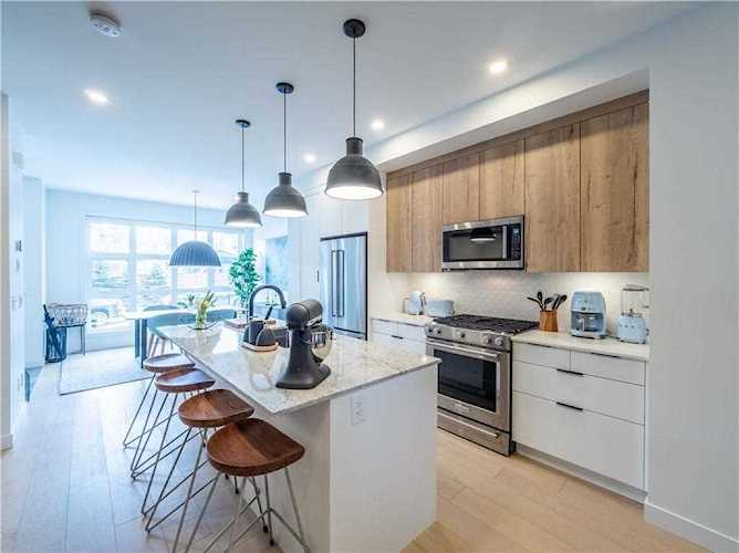 2909 22 St SW Calgary, AB T2T 6X1