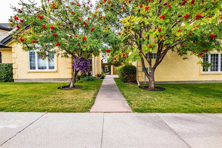3215 2 St NW Calgary, AB T2M 2X3