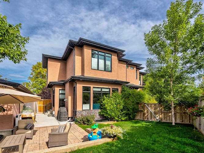 2704 Richmond Rd SW Calgary, AB T3E 4M6