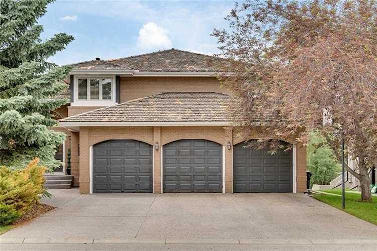159 Pumpmeadow Place SW Calgary, AB T2V 5H4