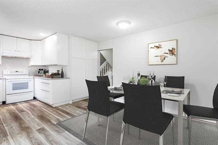 10030 Oakmoor Way SW #51 Calgary, AB T2V 4S8