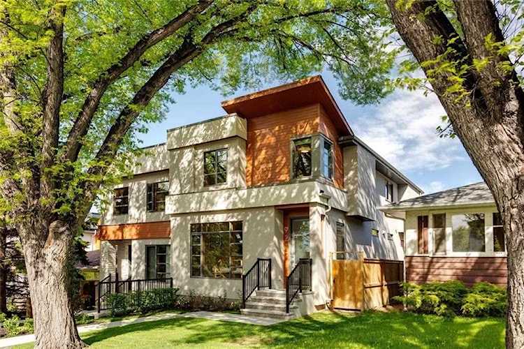 921 36 St NW Calgary, AB T2N 3A9