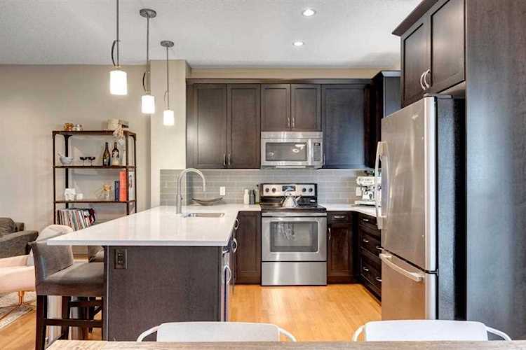 66 Beny-Sur-Mer Rd SW #6 Calgary, AB T3E 7Y3