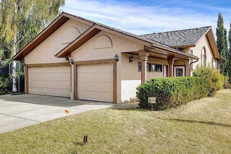 305 Lakeside Greens Crescent Chestermere, AB T1X 1C3
