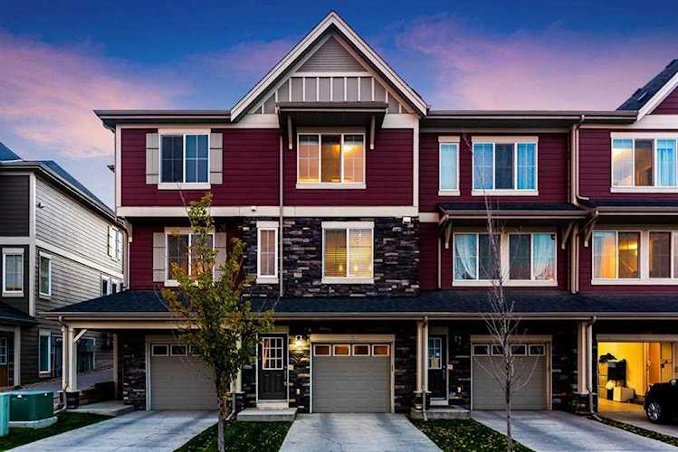 69 Kinlea Way NW Calgary, AB T3R 0S2
