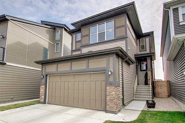 39 Sage Bluff Mews NW Calgary, AB T3R 0X5