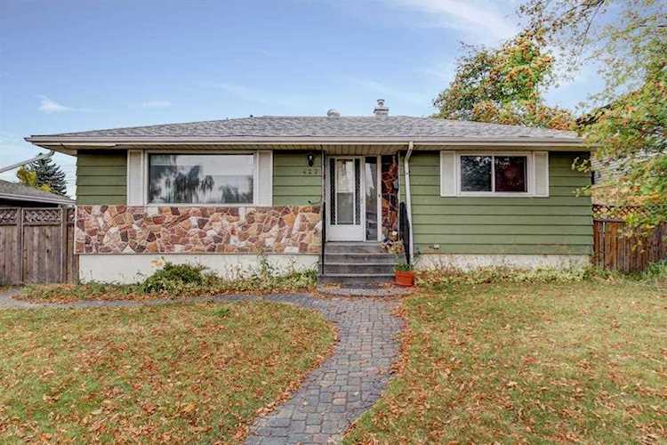 423 Hendon Dr NW Calgary, AB T2K 2A1