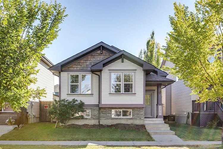 736 Prestwick Circle SE Calgary, AB T2Z 4Y5