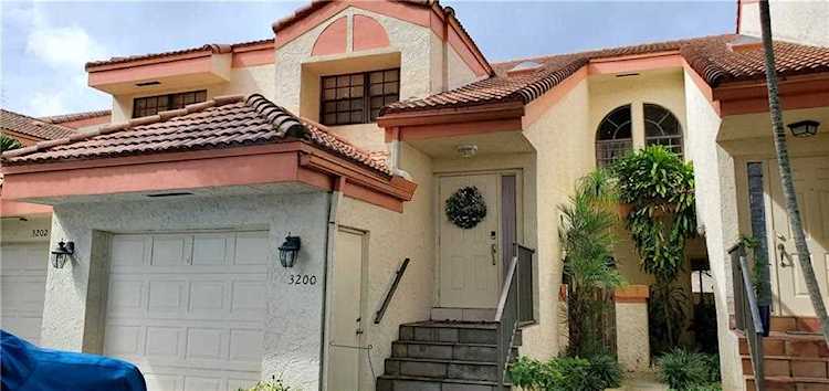 3200 E Arbor Ln #2402 Hollywood, FL 33021