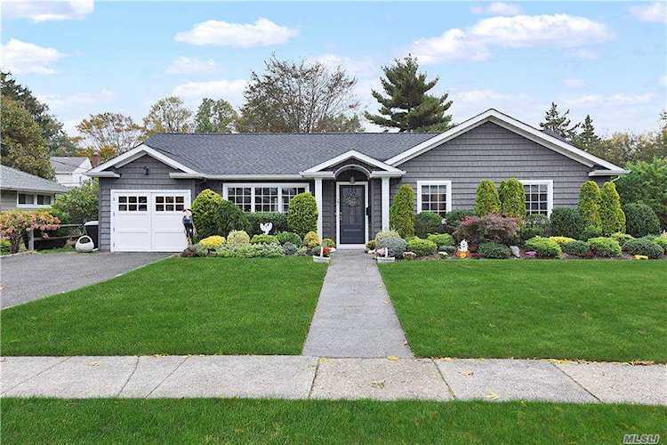 17 Meadow Lane Rockville Centre, NY 11570