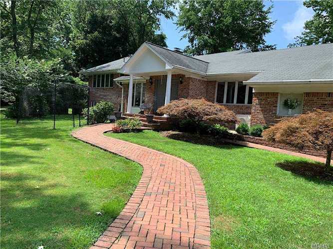131 Hicks Lane Great Neck, NY 11024