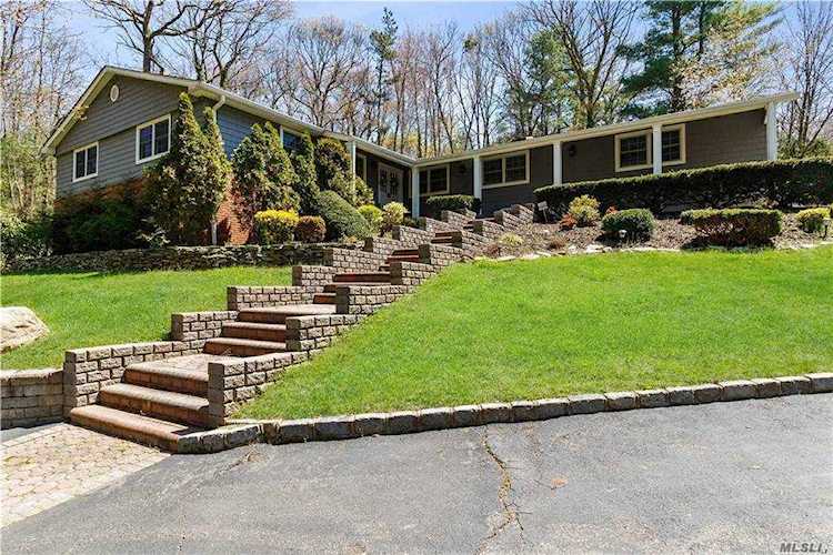309 Lawn Lane Upper Brookville, NY 11771