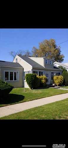 1392 Langdon Blvd Rockville Centre, NY 11570