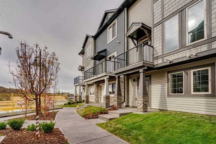 148 Legacy Point SE Calgary, AB T2X 3Z3