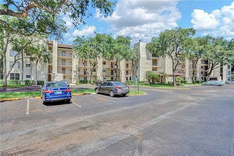 9420 Poinciana Pl #310 Davie, FL 33324