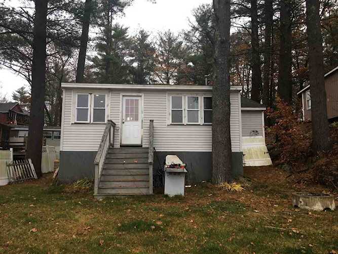 36 Fourth St Kingston, NH 03848