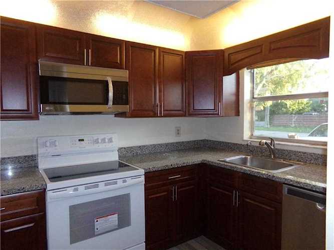 8041 SW 7th Pl North Lauderdale, FL 33068