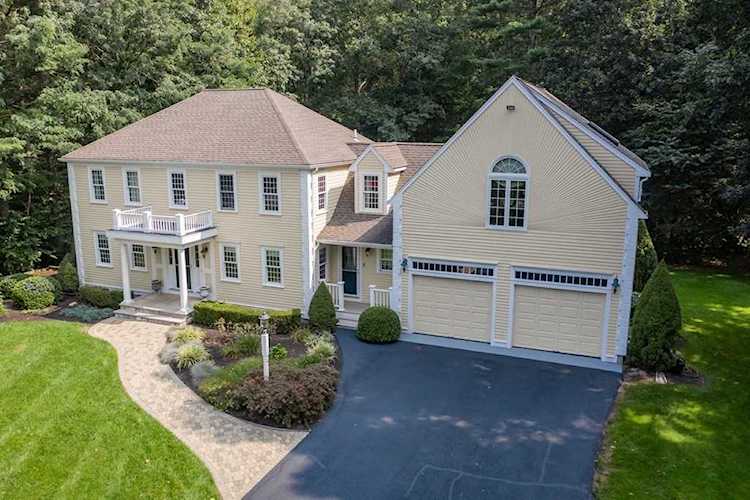 47 Birchbark Dr Hanson, MA 02341