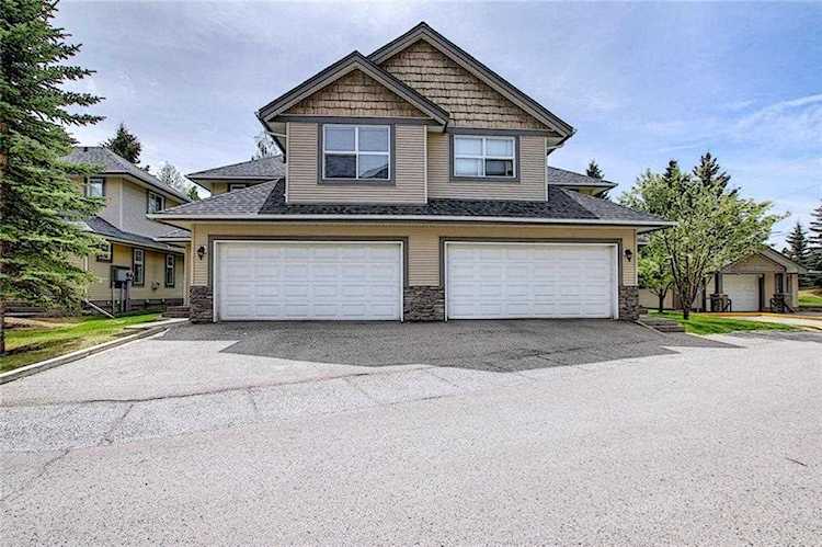 7 SW Cedarwood Ln Calgary, AB T2W 3G6