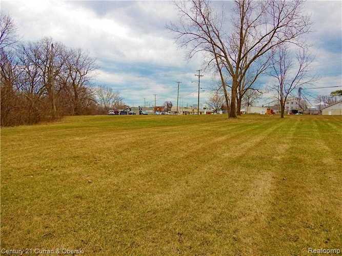 8848 Swan Creek Rd Berlin Twp, MI 48166
