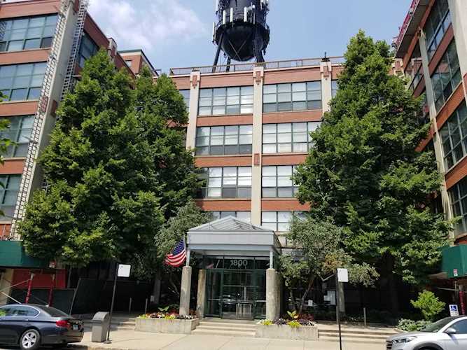 1800 W Roscoe St #422 Chicago, IL 60657