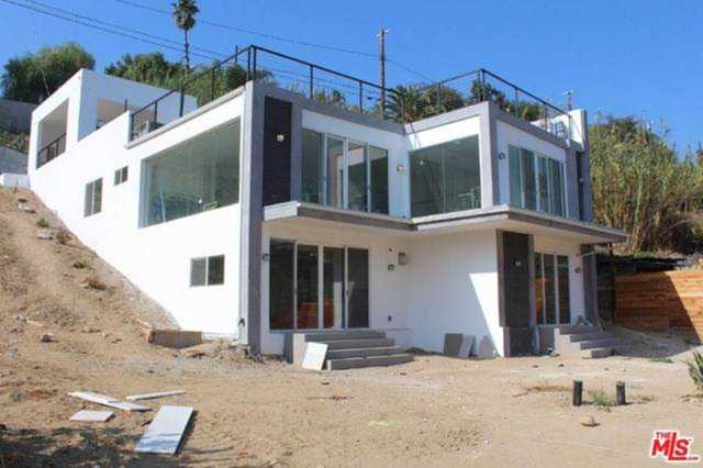 2022 N Alvarado Street Silver Lake, CA 90039