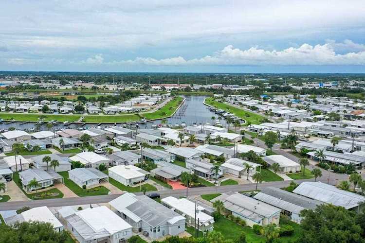 734 S Green CIRCLE Venice, FL 34285