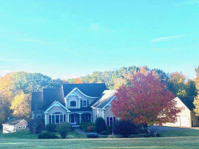 8 Parker Ln Bedford, NH 03110