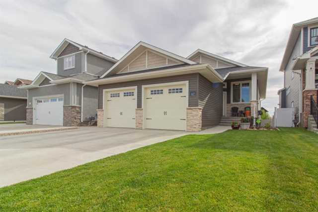 67 Hamptons Crescent SE Medicine Hat, AB T1B 0