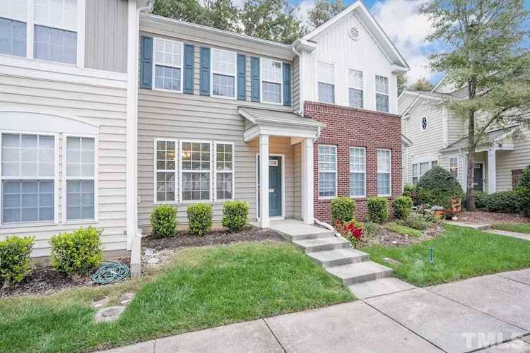 5217 Moonview Court Raleigh, NC 27606
