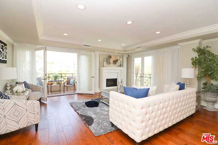 448 N Oakhurst Drive #4 Beverly Hills, CA 90210